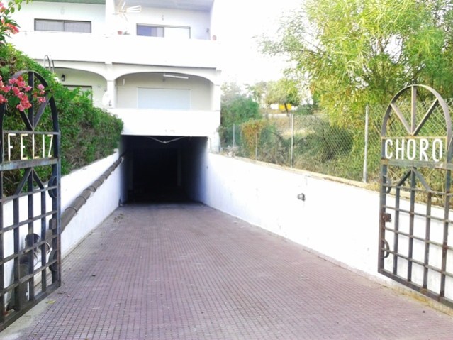 A garagem onde os 3 jovens estavam escondidos