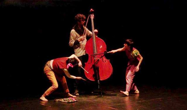 A_ Live, - Improvisação de Dança e Contrabaixo