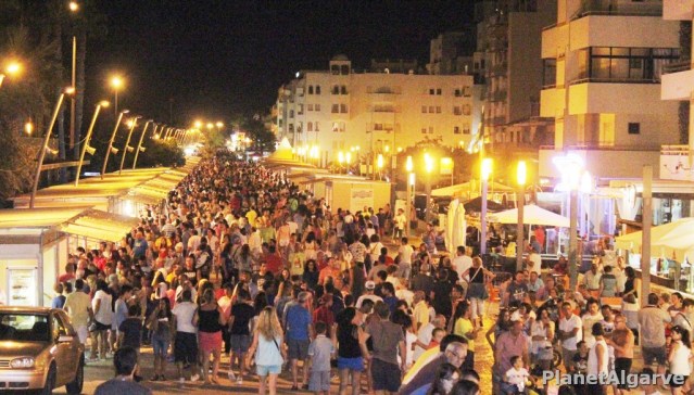 Milhares de pessoas diariamente na feira do livro e do Artesanato de Quarteira