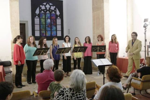 Grupo coral feminino Outras Vozes