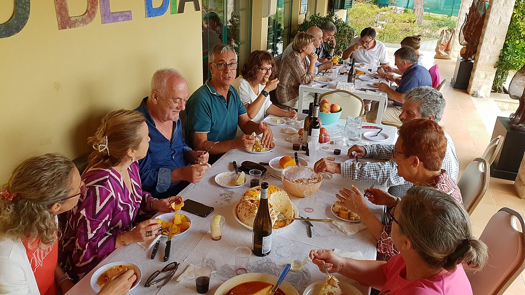 
			QUARTEIRA | Convívio de dirigentes da AHDPA para brinde à saúde de Isidro Dinis		