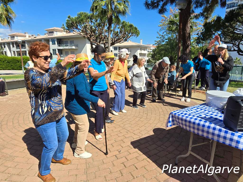 
			Centro de Dia da AHDPA celebrou 1º de Maio com piquenique em Quarteira		